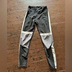 Color blocked neutral minimalist Reebok small leggings